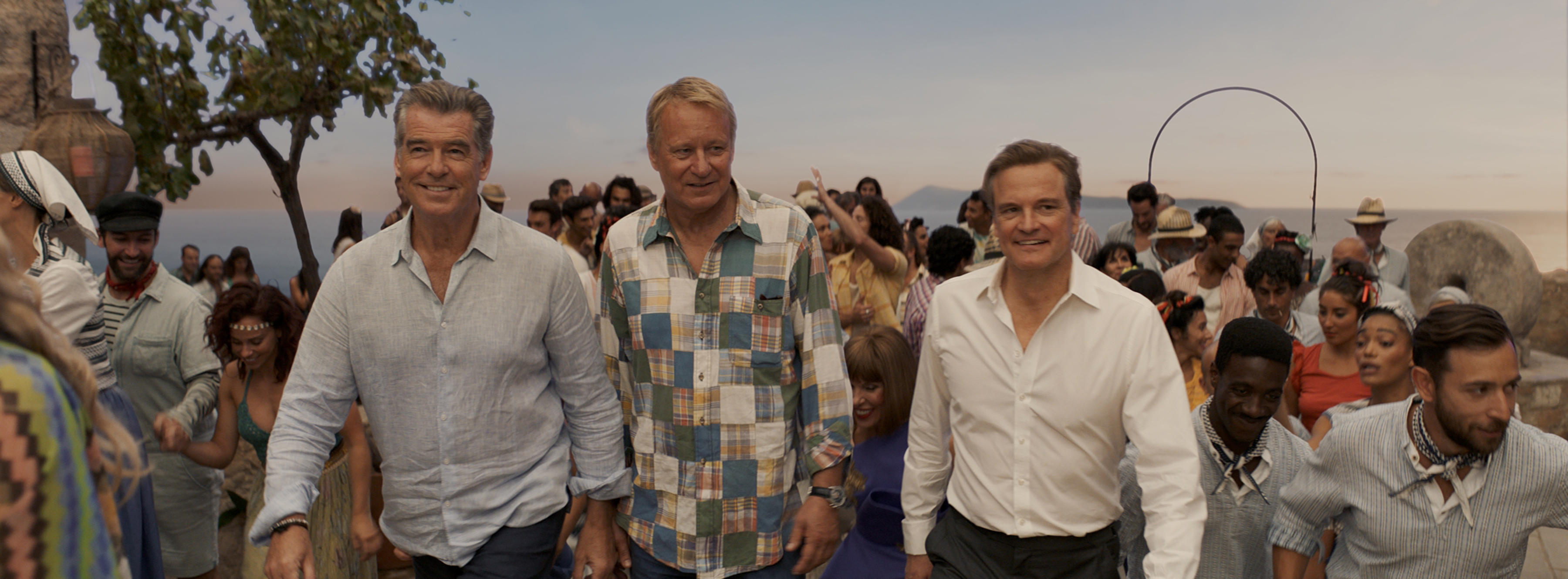 mamma-mia-here-we-go-again-mit-colin-firth-pierce-brosnan-und-stellan-skarsgard