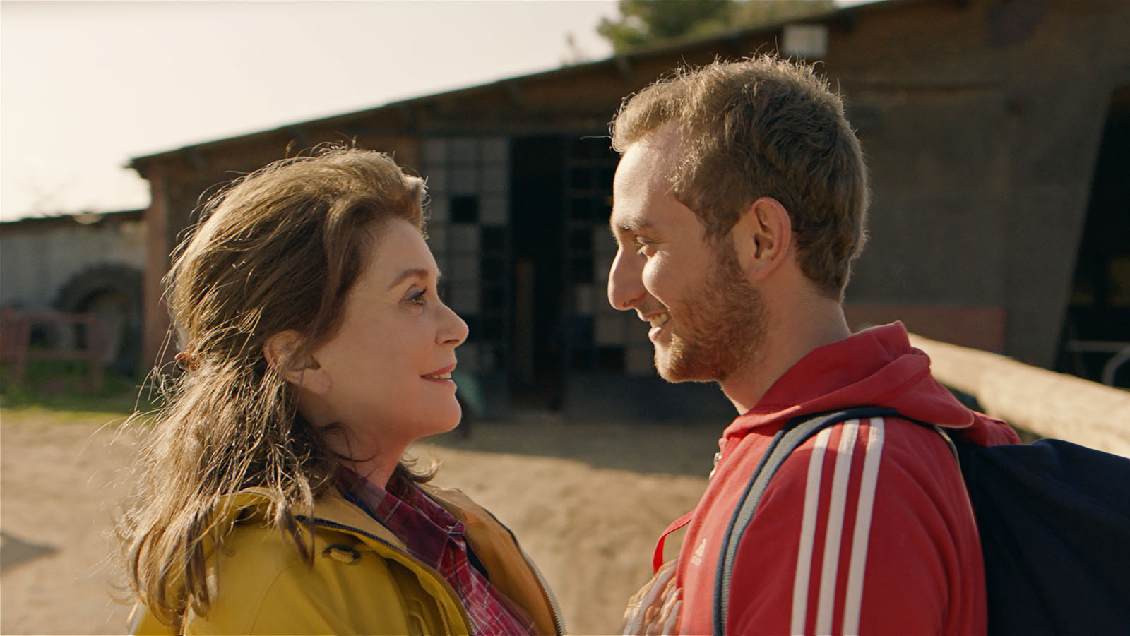 MV5BZjJjNDBmOGYtZjk5ZS00MGNmLTkyN2QtOGQ5OTBmZmQ0MDczXkEyXkFqcGdeQXVyNTc5OTMwOTQ@._V1_