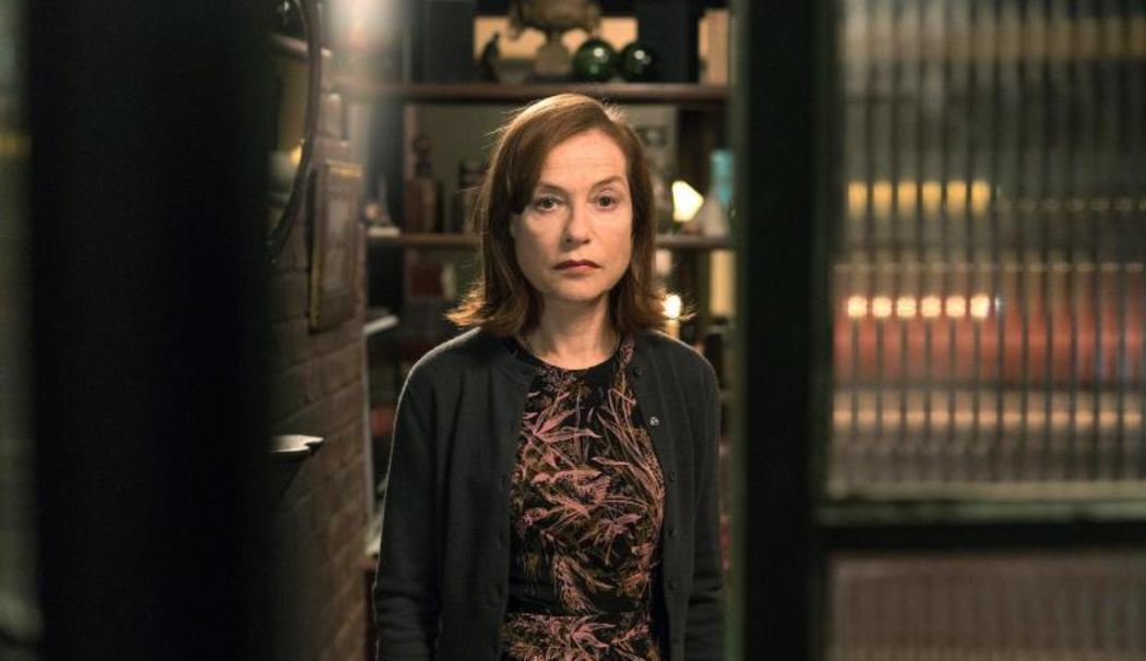 968593_1_fullwidth_greta-isabelle-huppert-gibt-die-reizende-klavierlehrerin-wird-dann-aber-schnell-uebergriffig-foto-jonathan-hession-capelight-pictures