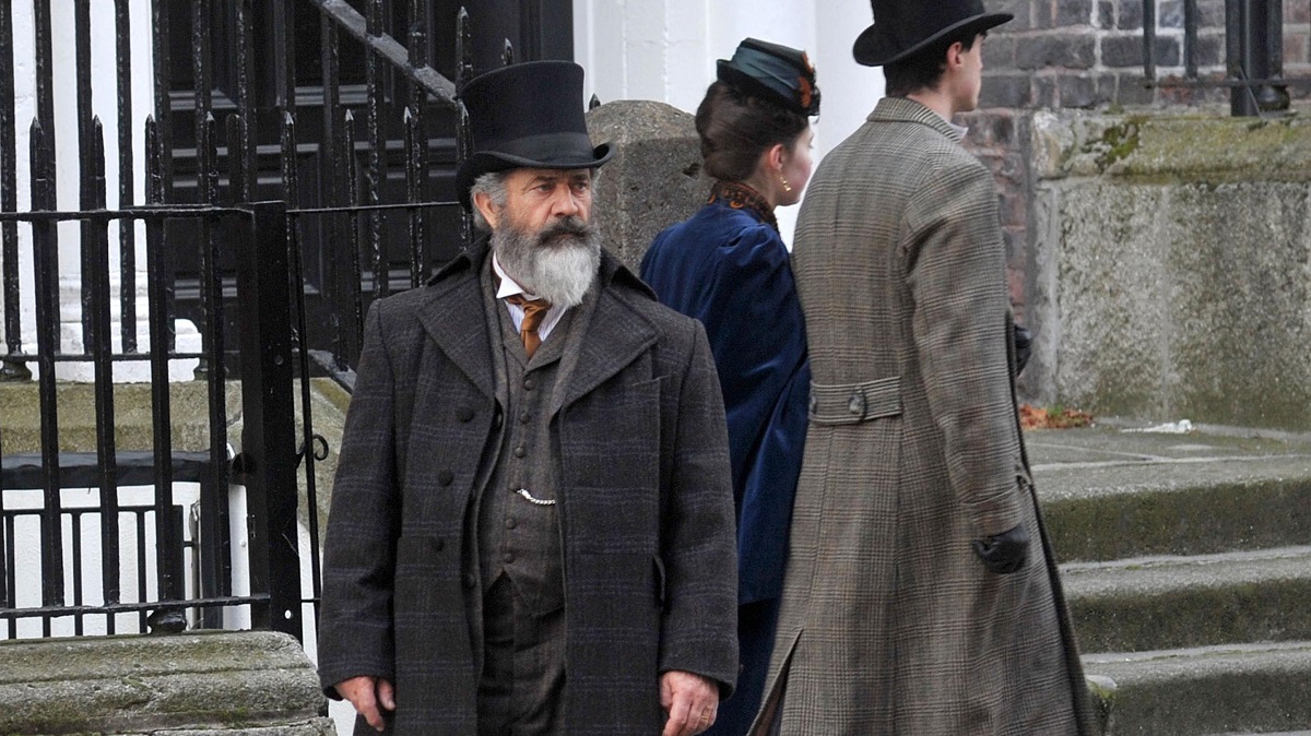 Professor-and-the-Mad-Man-trailer-fi