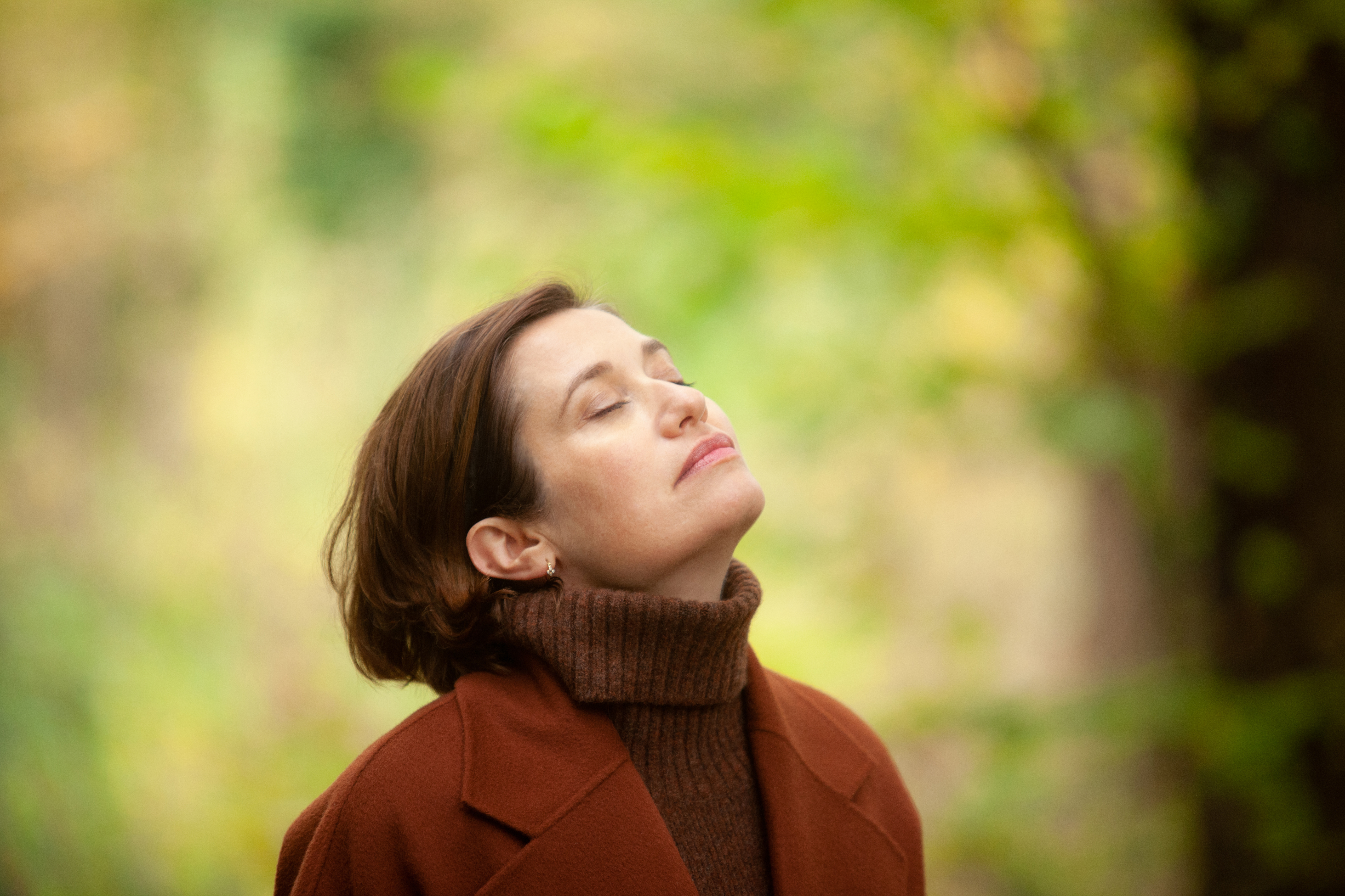Linspiratrice, un film de Grégory Magne - Avec Emmanuelle Devos (Anne Walberg), Grégory Montel (Guillaume Favre), Gustave Kervern (Arsène), Sergi Lopez (Patrick Ballester), Lisa Perrio (Lucie), Pauline Moulène (Jeanne), Sacha Bourdo (Ranio), Olivier B