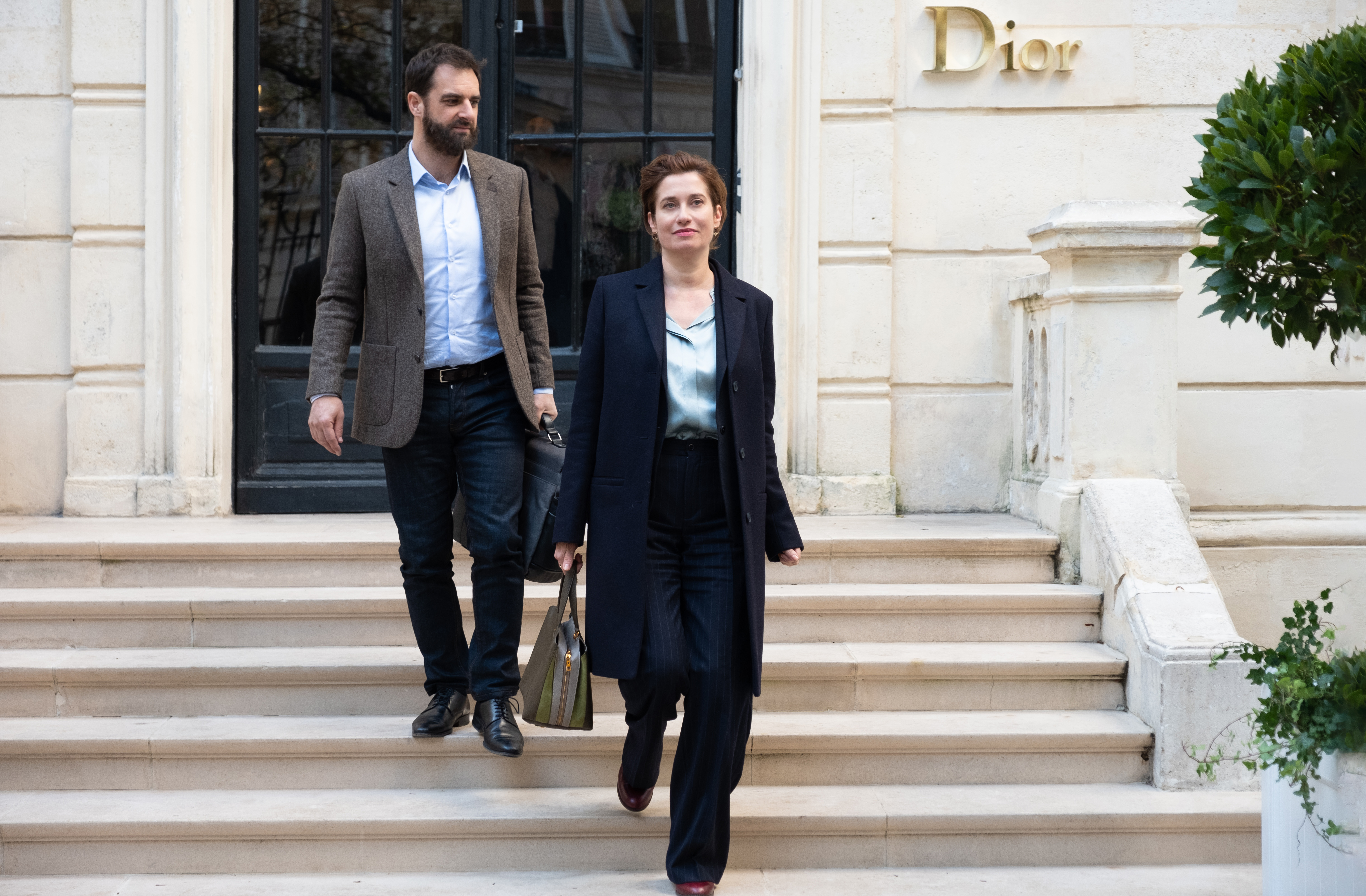 Linspiratrice, un film de Grégory Magne - Avec Emmanuelle Devos (Anne Walberg), Grégory Montel (Guillaume Favre), Gustave Kervern (Arsène), Sergi Lopez (Patrick Ballester), Lisa Perrio (Lucie), Pauline Moulène (Jeanne), Sacha Bourdo (Ranio), Olivier B