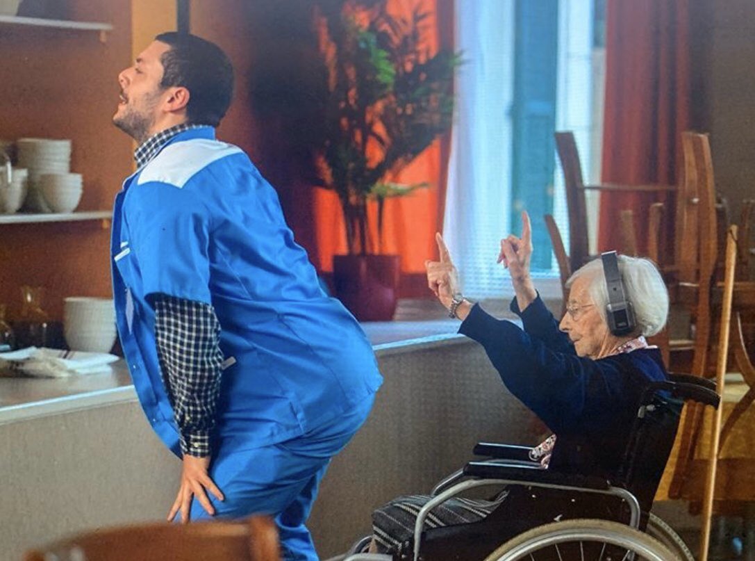 gerard-depardieu-et-kev-adams-dans-la-bande-annonce-de-maison-de-retraite--ldcuftzv-jpg-1qrkhCng