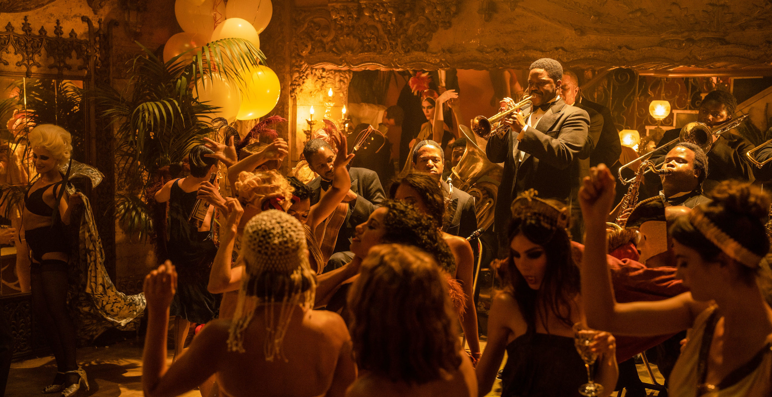 babylon-film-still-12-scaled-e1671729224621