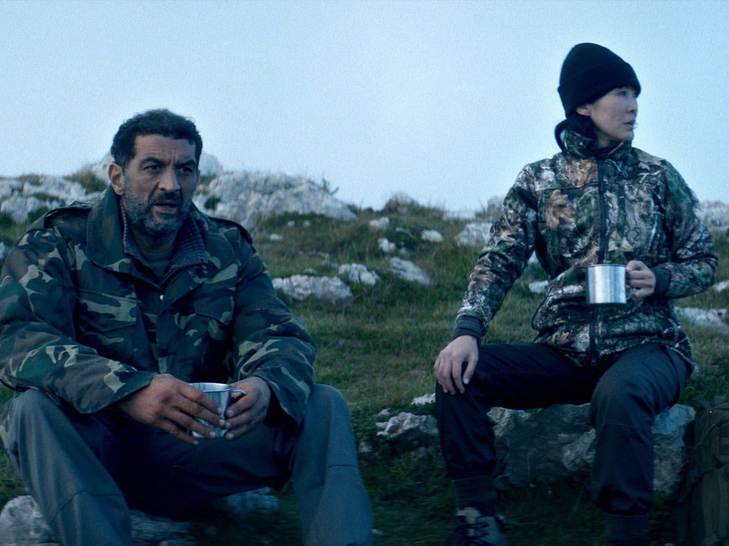 les-acteurs-linh-dan-pham-(a-droite)-et-ramzy-bedia-(a-gauche)-jouent-les-roles-de-madame-et-de-max-dans-le-film-photo-david-koskas-bizibi-1751736051